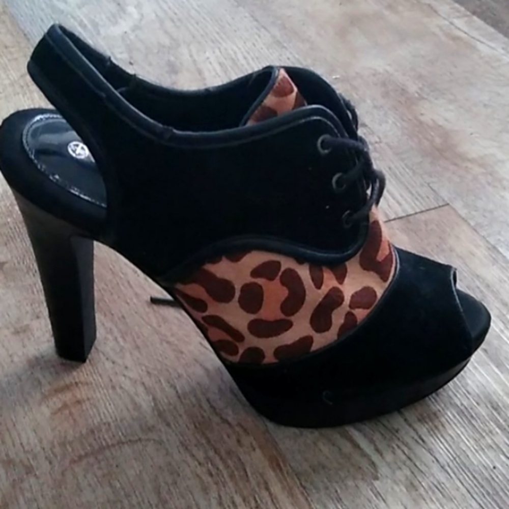 Gianni Bernini Women's pumps.